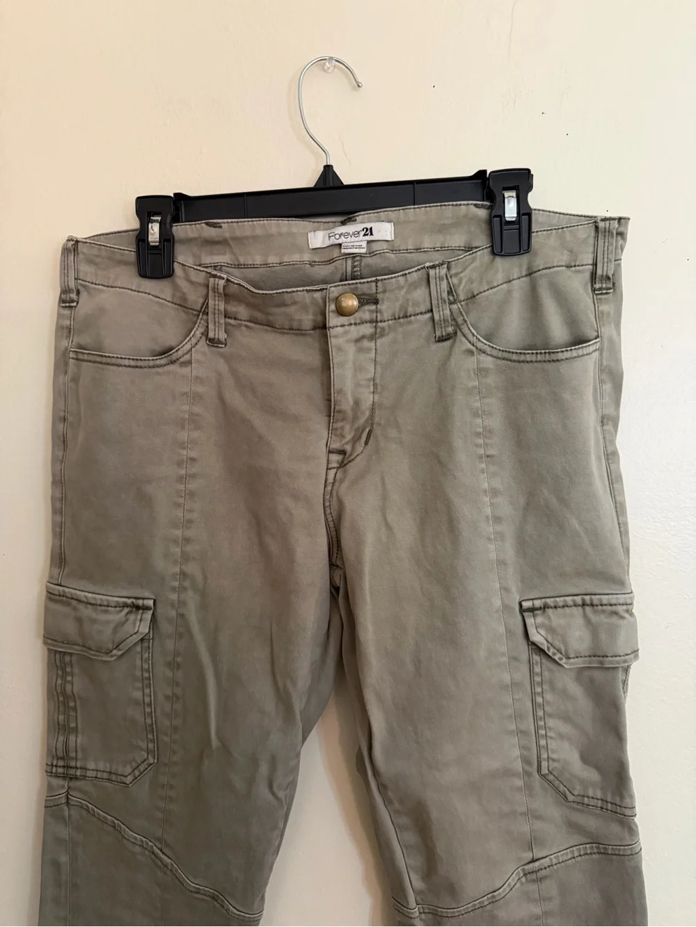Forever 21 Women’s Olive Green Cargo Pants